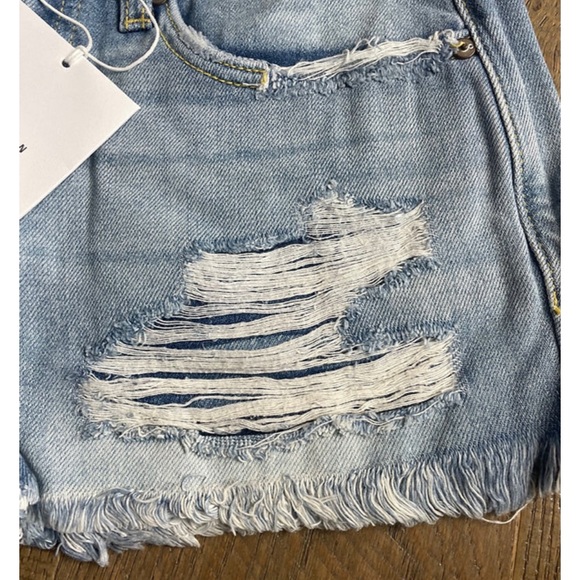 KanCan Women’s Mid Rise 2” Jean Shorts - Picture 4 of 8